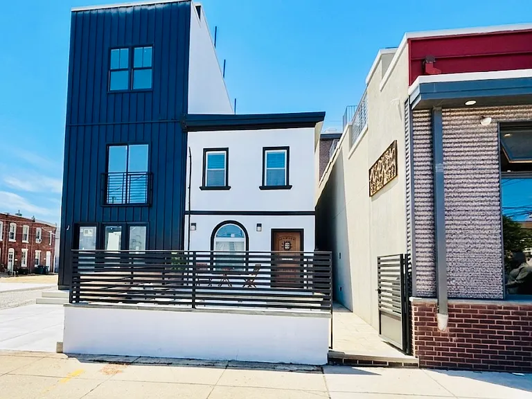 2504 E York St #2 — Photo 1