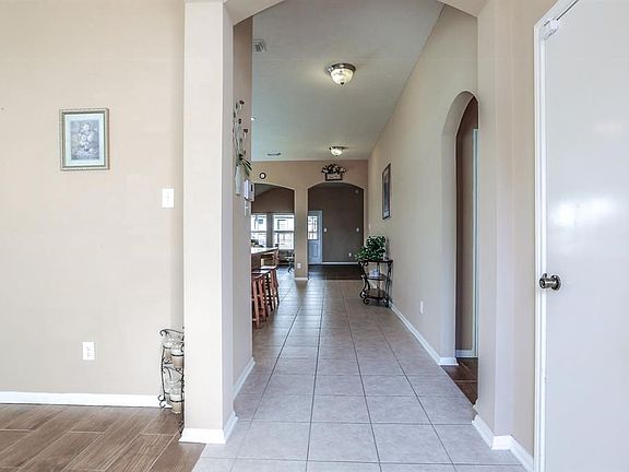 3rd image of 16047 Makayla Dr