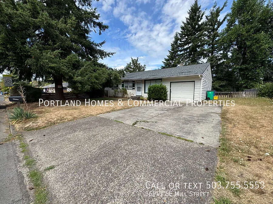3 Bedroom 1 Bath House on Large Lot — Photo 1