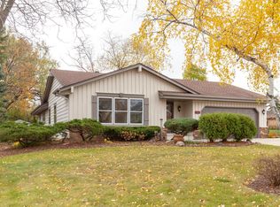 W162N8316 Tamarack Dr, Menomonee Falls, WI 53051