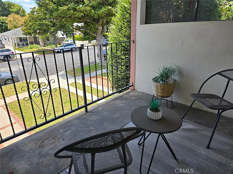 2646 Military Ave — Photo 12