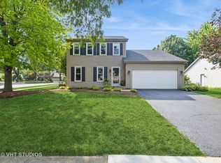 317 Old Hunt Rd, Fox River Grove, IL 60021