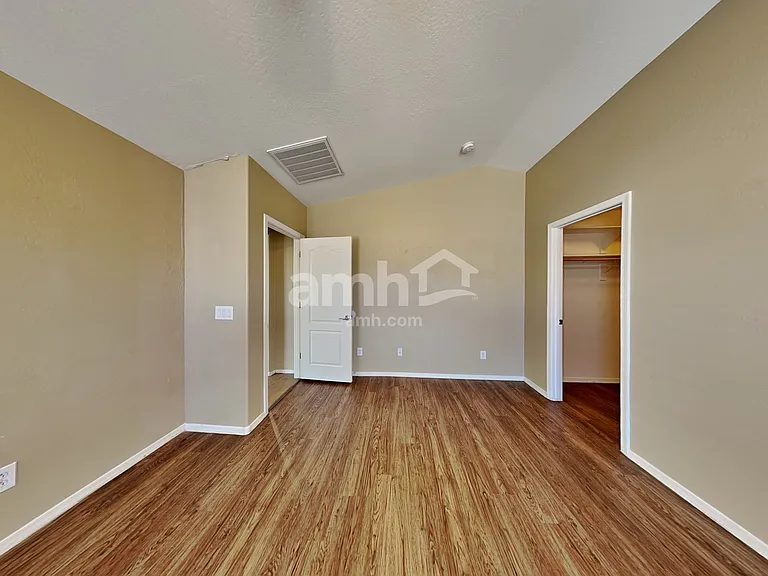 2324 S 238th Ln — Photo 7