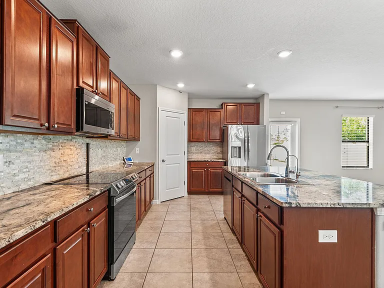 11201 Hudson Hills Ln — Photo 6