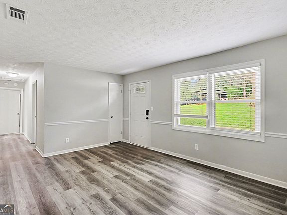 4th image of 2280 Chestnut Log Loop