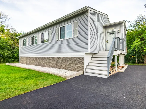 34785 N Gogol Ave, Ingleside, IL 60041