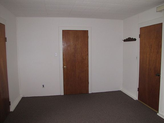 3rd image of 801 E Ficklin St