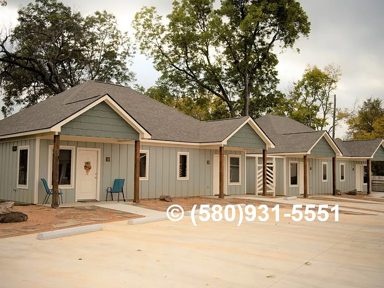 1605 W Arkansas St — Photo 1