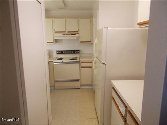 5th image of 130 Summer Pl APT 8