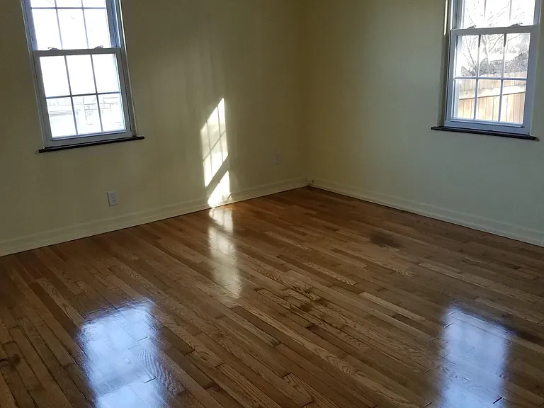 1153 Glenwood Rd — Photo 10