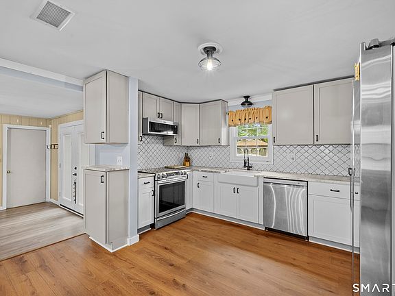 5th image of 9 Monticello Drive