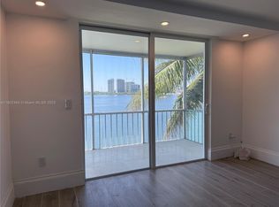 3000 Marcos Dr APT P305, Aventura, FL 33160