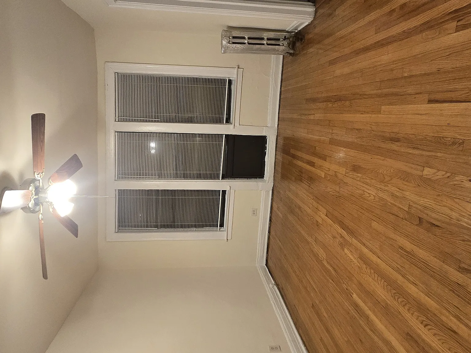620 W. Addison St. — Photo 4