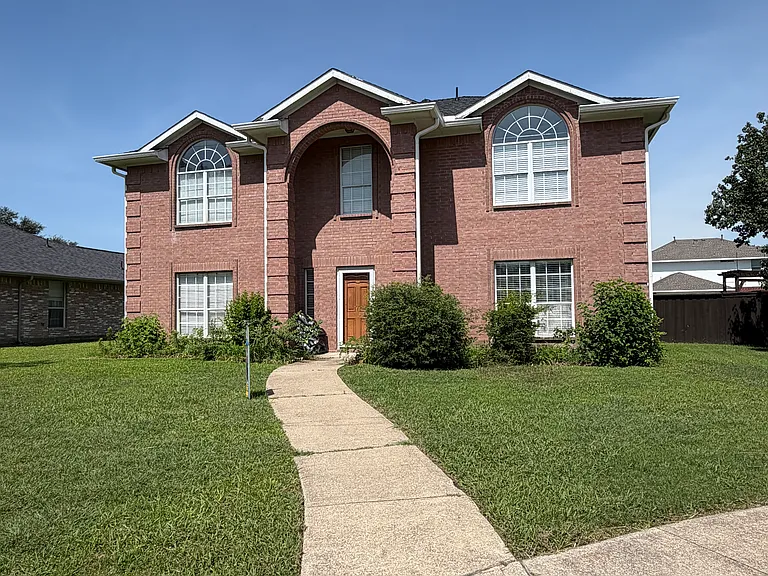 1112 Hughes Ct — Photo 1