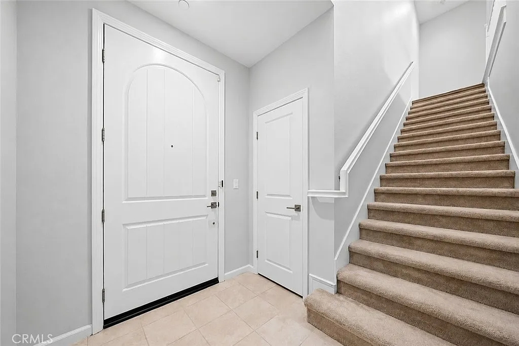 2 bed, 1301 sqft, $4,300 — Photo 3