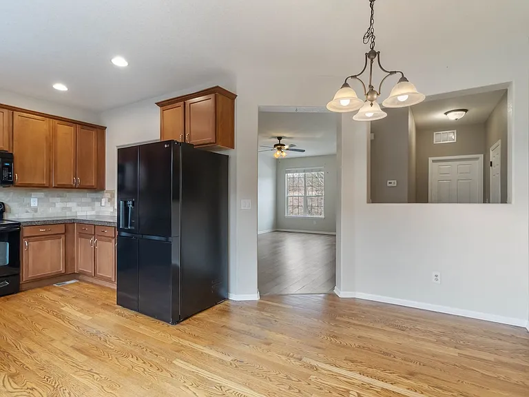 727 Crooked Y Point — Photo 5