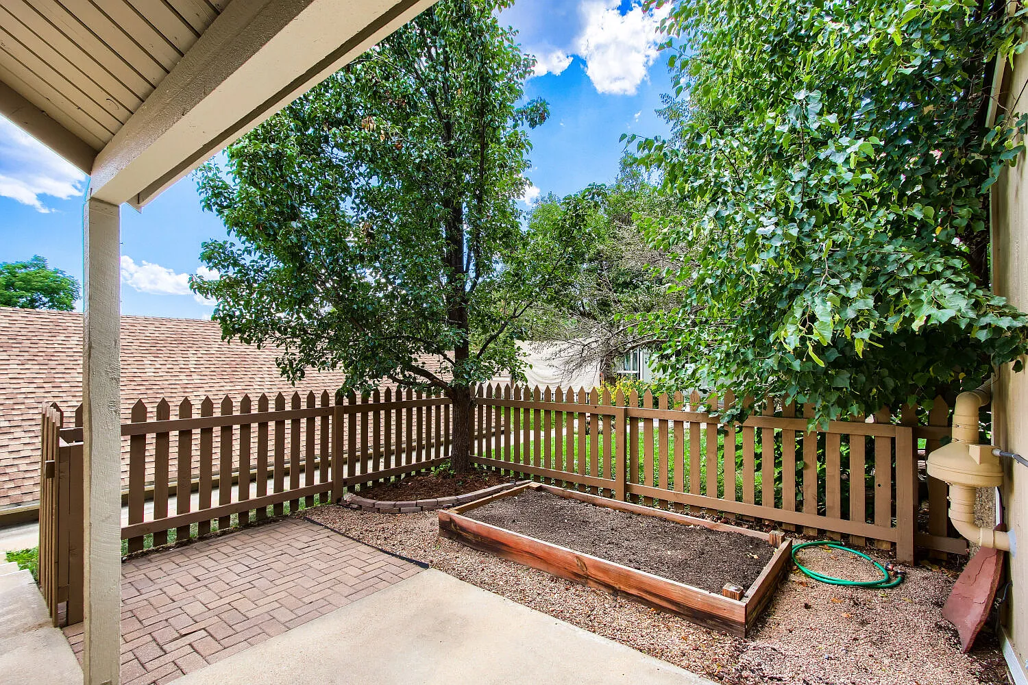 2 bed, 832 sqft, $2,400 — Photo 3