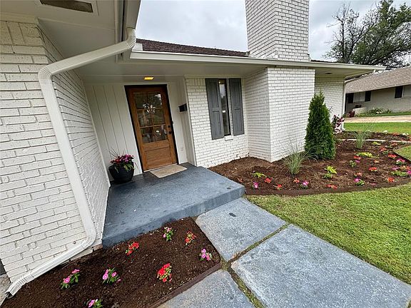 3rd image of 3105 Lakeside Dr