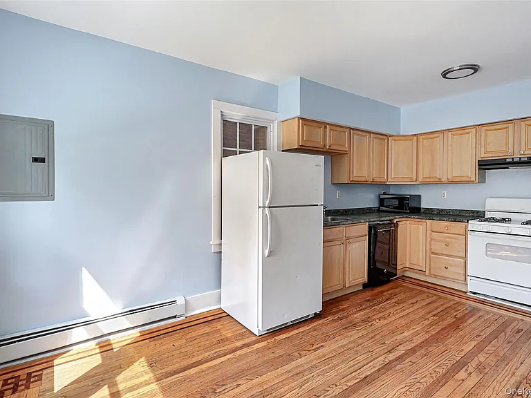 492 Liberty St — Photo 28