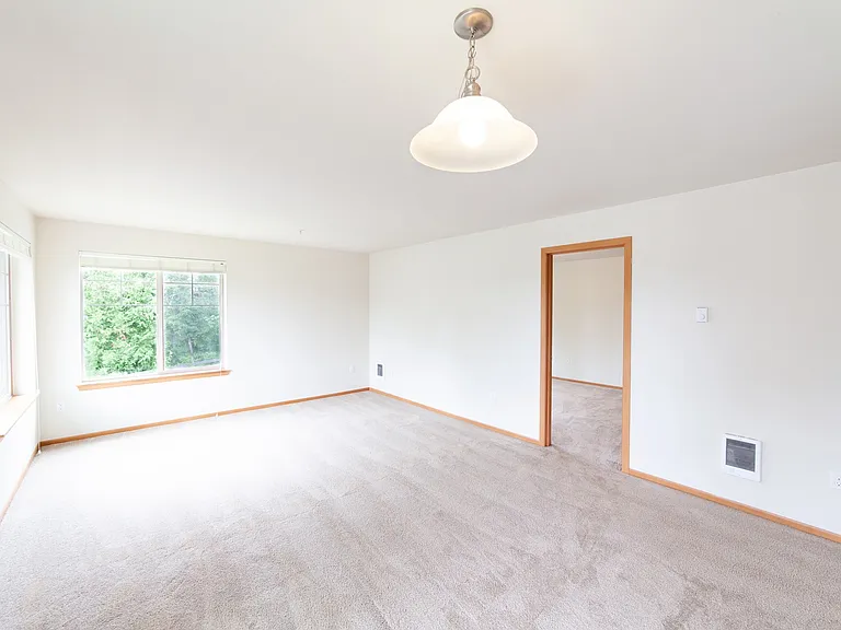 Four Lakes Apartment Homes — Photo 45