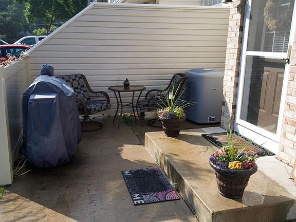 2nd image of 8831 Hastings Cir NE