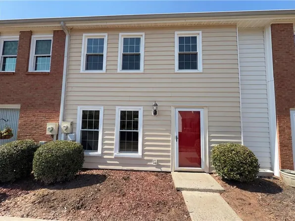 209 High Creek Dr, Roswell, GA 30076