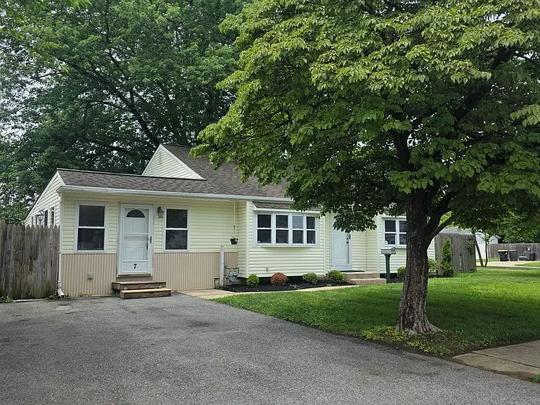 7 Todd Ln — Photo 3