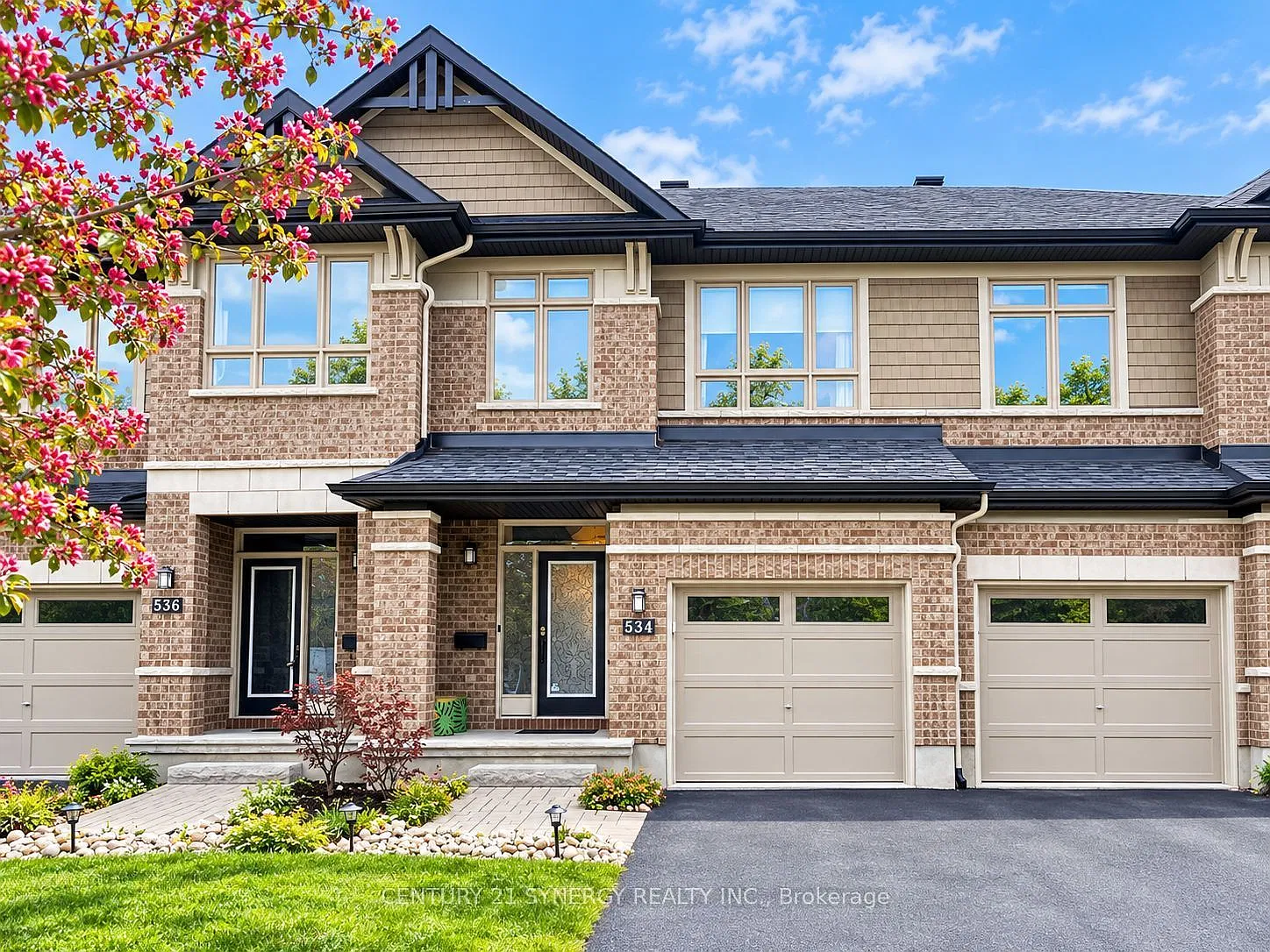 3 bed, $2,700 — Photo 1