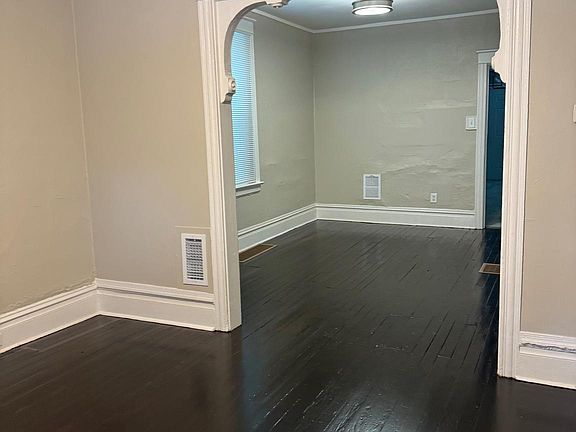 3rd image of 1827 Boas St