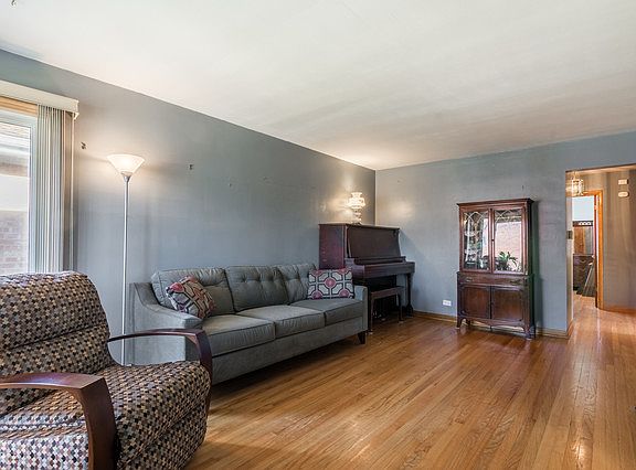 2nd image of 2525 Marwood St