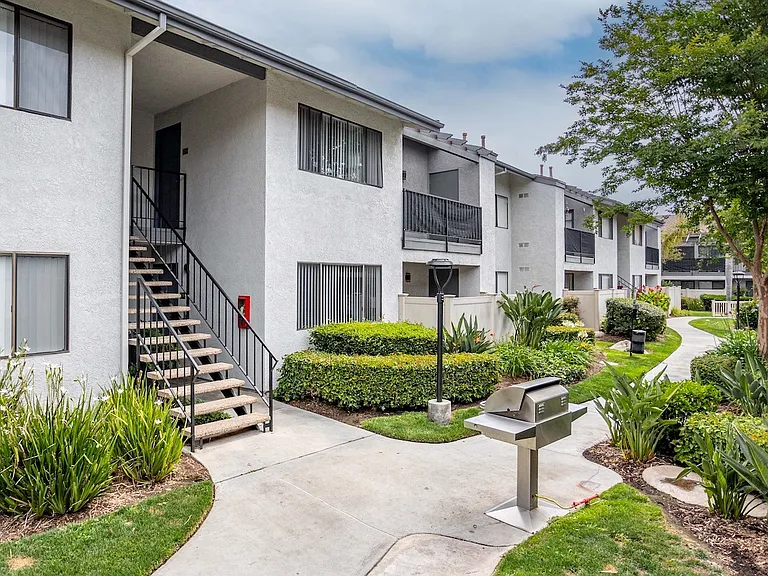 Harbor Cliff Apartments — Photo 20
