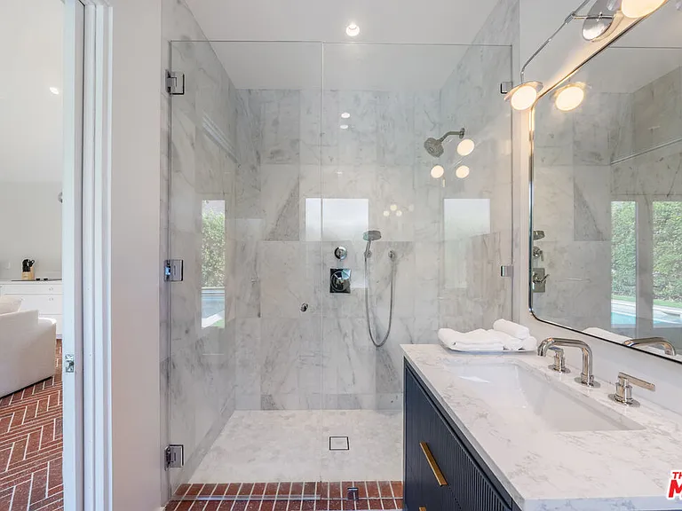 1222 S Genesee Ave — Photo 47