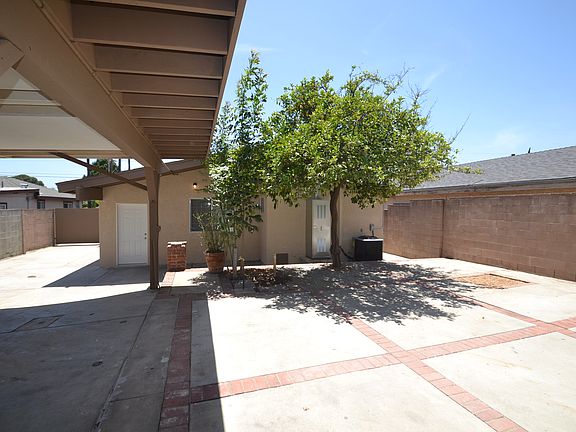 3rd image of 12748 Norris Ave