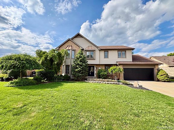 2nd image of 34650 Fairfax Dr