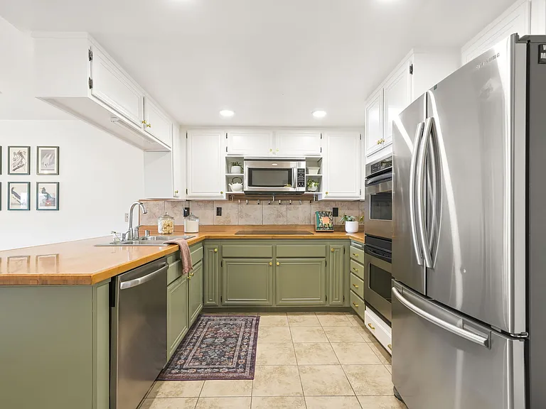 Dishwasher, Micro, Electric Cooktop, DOuble Oven, Fridge