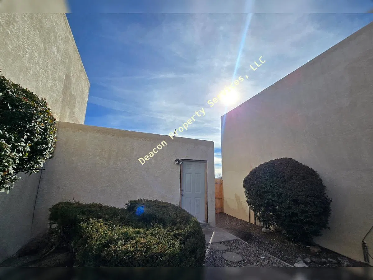 Tiny Home Casita in the Heights with All Utilities Included — Photo 2