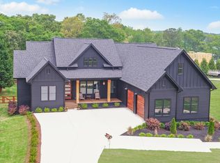 121 Yorkshores Ln, Hartwell, GA 30643