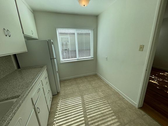 3rd image of 1410 F St APT 4