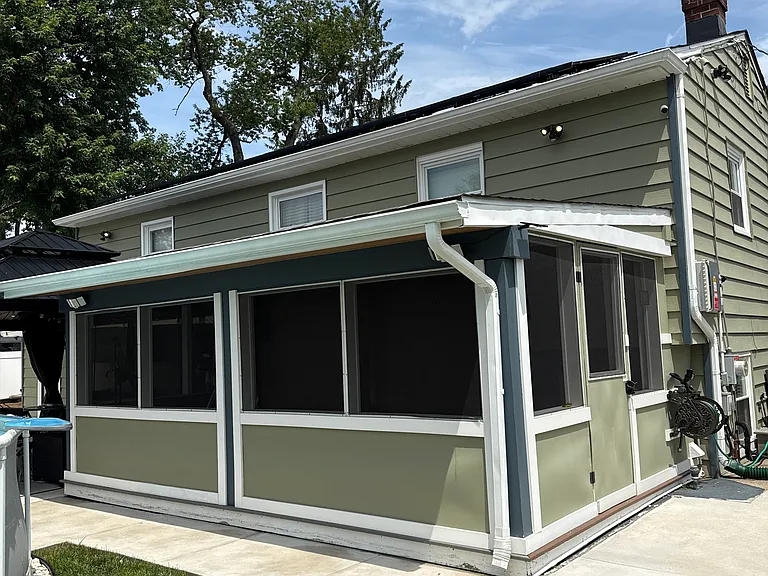 735 Baylor St — Photo 8