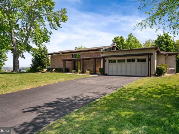 1102 Gatewood Dr, Alexandria, VA 22307