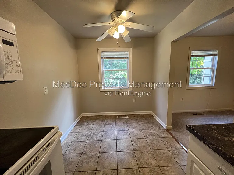 14611 Earlham Ct — Photo 8