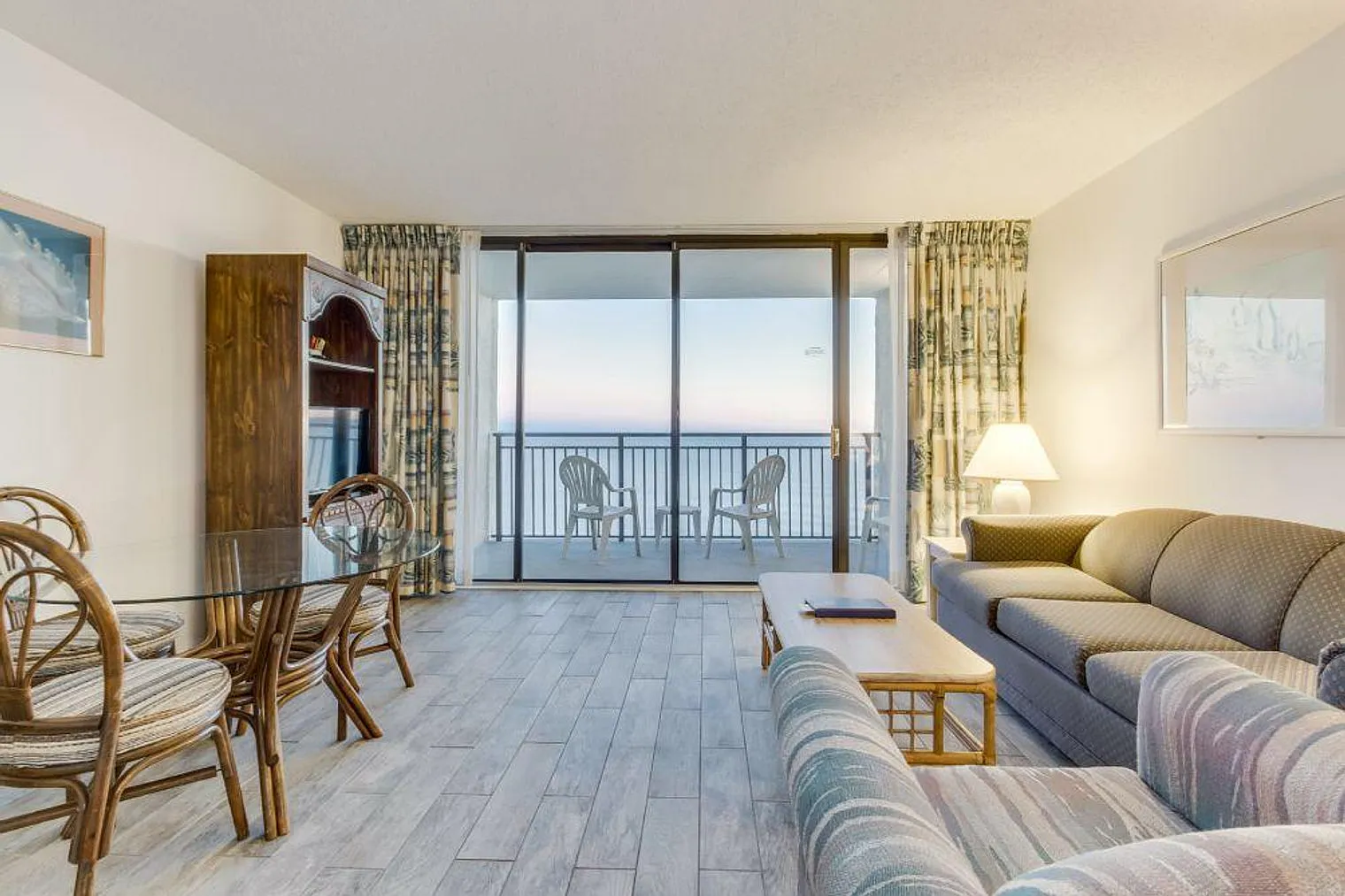 1 bed, 1.0 bath, 592 sqft, $2,576 — Photo 4