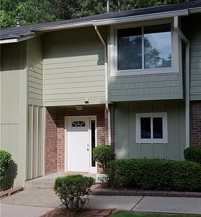 2nd image of 2179 Surrey Ct SE