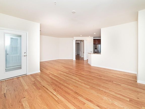 5th image of 120 University Ave #2306