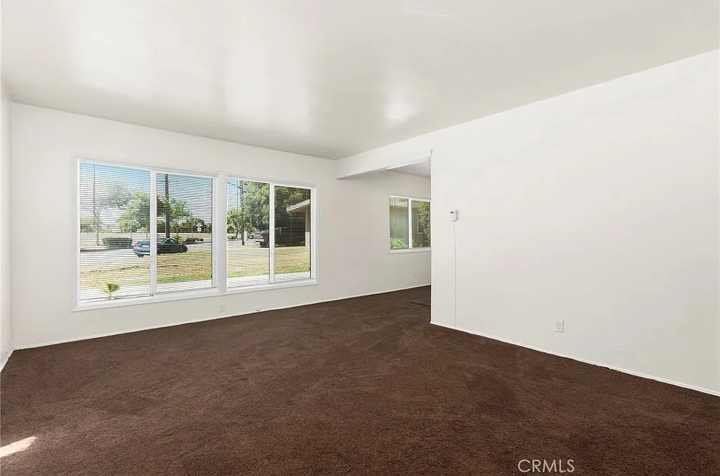 3 bed, 6948 sqft, $2,995 — Photo 2