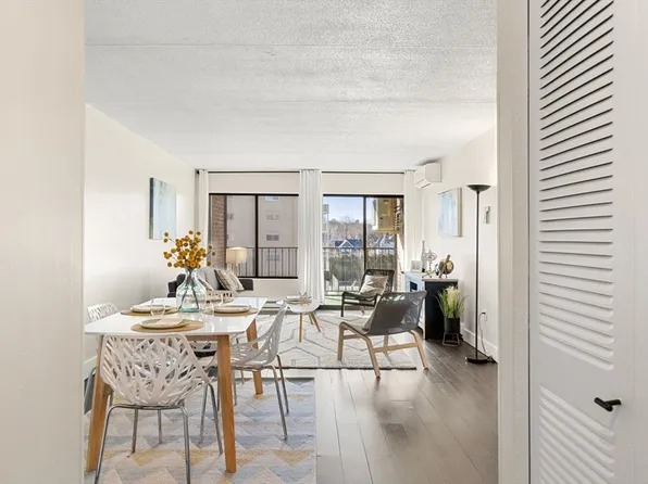 49 Melrose St APT 5G, Melrose, MA 02176