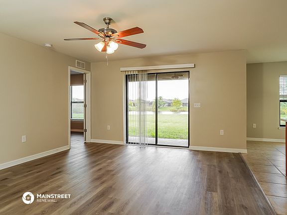 3rd image of 218 Shadow Lakes Dr