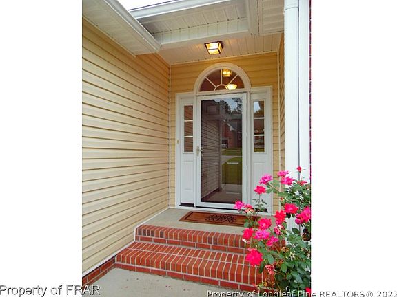 3rd image of 141 Oakmount Dr