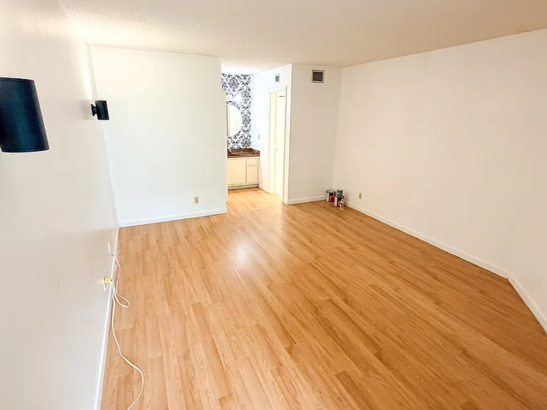 6475 W Oakland Park Blvd — Photo 9
