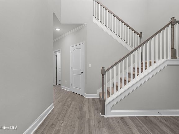 5th image of 521 Oxbow Drive
